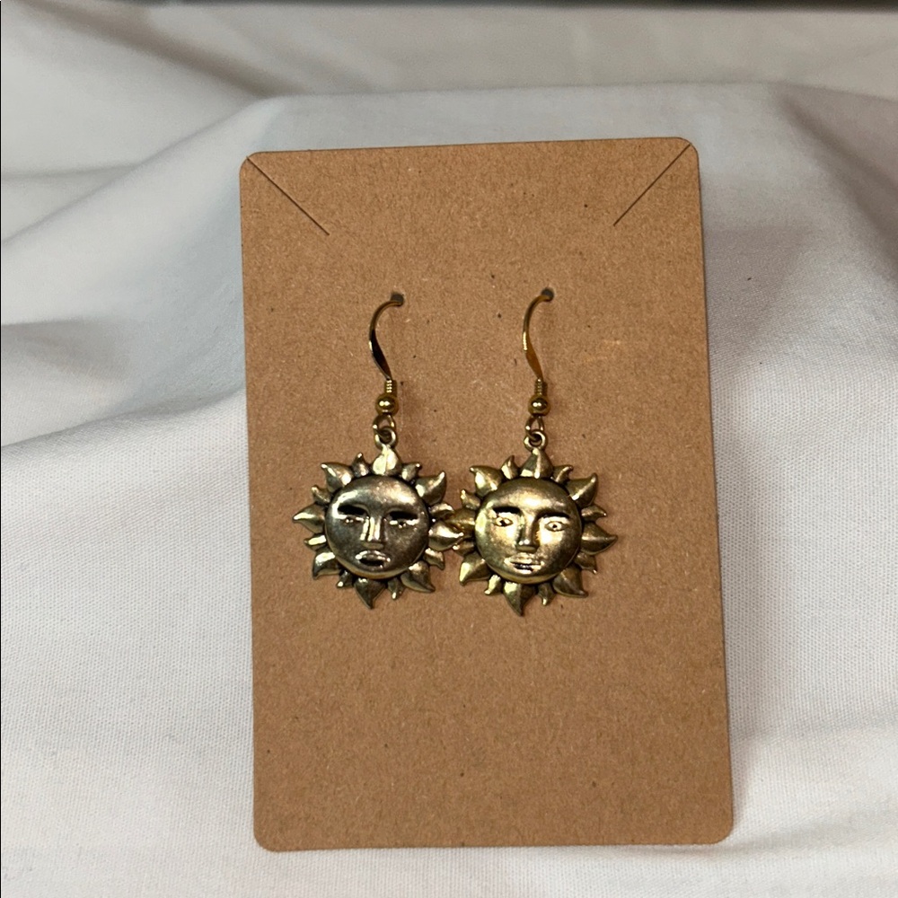Avon Sun Face Earrings - Gold tone .